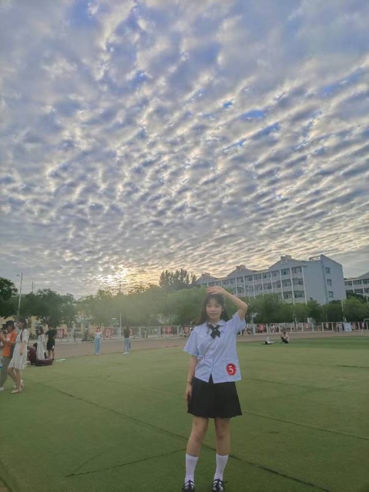 楠哥快来吃荔枝-宁夏回族自治区·银川市·西夏区-抖音微博知乎***快手b站-18岁大一在校生文艺部 158/51kg 会p图唱歌跳舞等(有在学院晚会表演过)唱歌 微博黄v粉丝数114 tb账号三钻 买家秀 开箱测评种草 接寄拍送拍等 平台有抖音微博知乎***快手b站