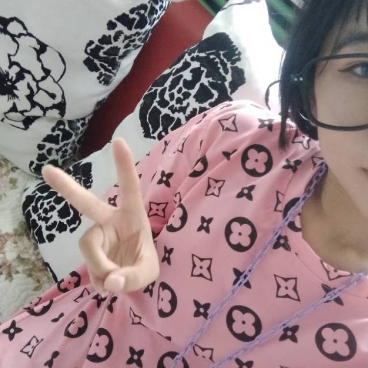 小琪🐮 -山西省·忻州市·定襄县--能拍照是15岁也会化妆,本人是潮女,也可以拍洛丽塔,汉服,lK。