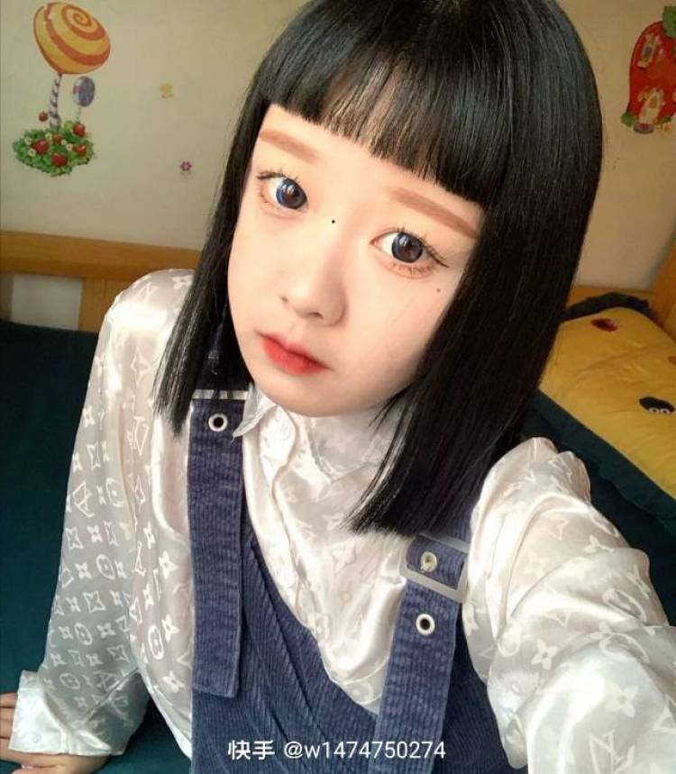 小琪🐮 -山西省·忻州市·定襄县--能拍照是15岁也会化妆,本人是潮女,也可以拍洛丽塔,汉服,lK。