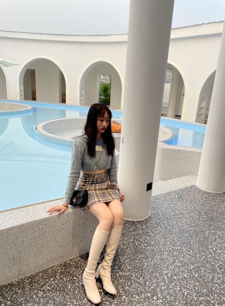 橙子-福建省·泉州市·鲤城区-抖音快手***微博-大家好！我是橙子
接寄拍，服饰，有拍照经验，擅长自拍，修图，有耐心，风格多变
年龄：18
身高：160CM
体重：95KG
坐标：福建省·泉州市·鲤城区
#泉州市# #模特# #网红# #kol# #