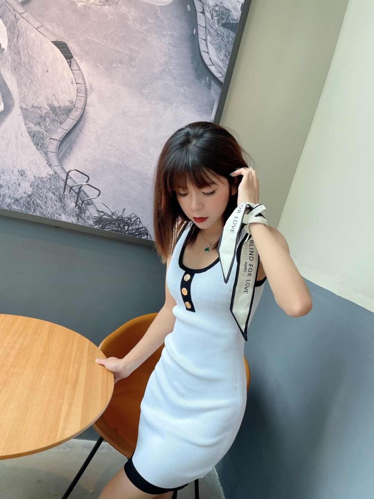 Vivien.-广东省·深圳市·南山区-微博-接寄拍 详情都可，模特经验有一年半，但是身高有限只能拍一些休闲 小女人或者可爱型的，出图快有质量 有合作的摄影师