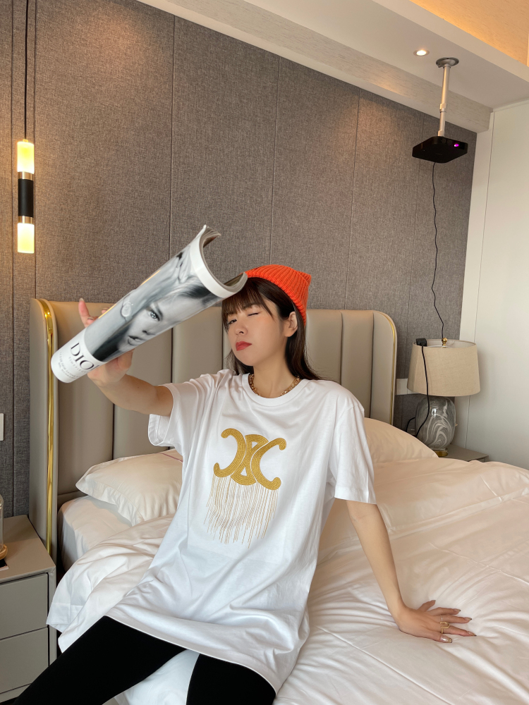 Vivien.-广东省·深圳市·南山区-微博-接寄拍 详情都可，模特经验有一年半，但是身高有限只能拍一些休闲 小女人或者可爱型的，出图快有质量 有合作的摄影师