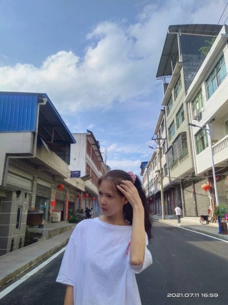 温存-贵州省·铜仁市·印江土家族苗族自治县-***-喜欢拍照，欢迎寄拍，也喜欢在某平台分享穿搭，店铺，视频，图片的形式都喜欢，欢迎合作