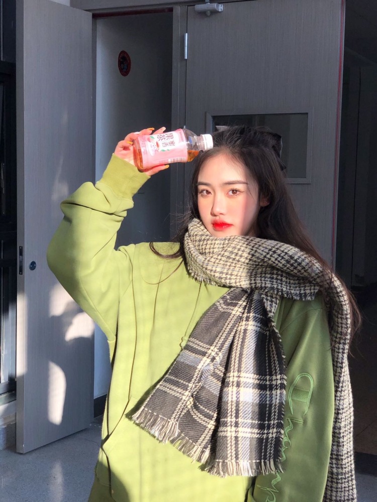 小羊少吃.-浙江省·台州市·仙居县-快手 抖音-接寄拍.是个艺术生🎨适合各种类型也很喜欢拍照,可以让衣服呈现它的美丽最大化 设备都是用相机单反拍的很有质感 有拍照经验 擅长拍照 也会修图 有耐心 风格多变 有适合商家可以联系