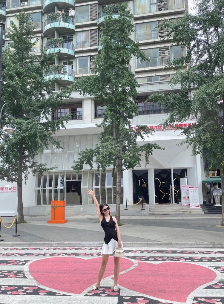 A小莫🎀-广东省·广州市·越秀区-抖音/***-喜欢拍照,喜欢旅游,平时都会去网红点打卡拍照,出去旅游也会拍很多照片记录,寄拍,探店都🉑️联系我