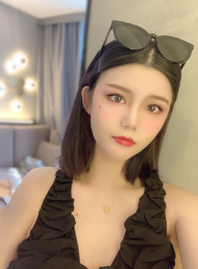 A小莫🎀-广东省·广州市·越秀区-抖音/***-喜欢拍照,喜欢旅游,平时都会去网红点打卡拍照,出去旅游也会拍很多照片记录,寄拍,探店都🉑️联系我