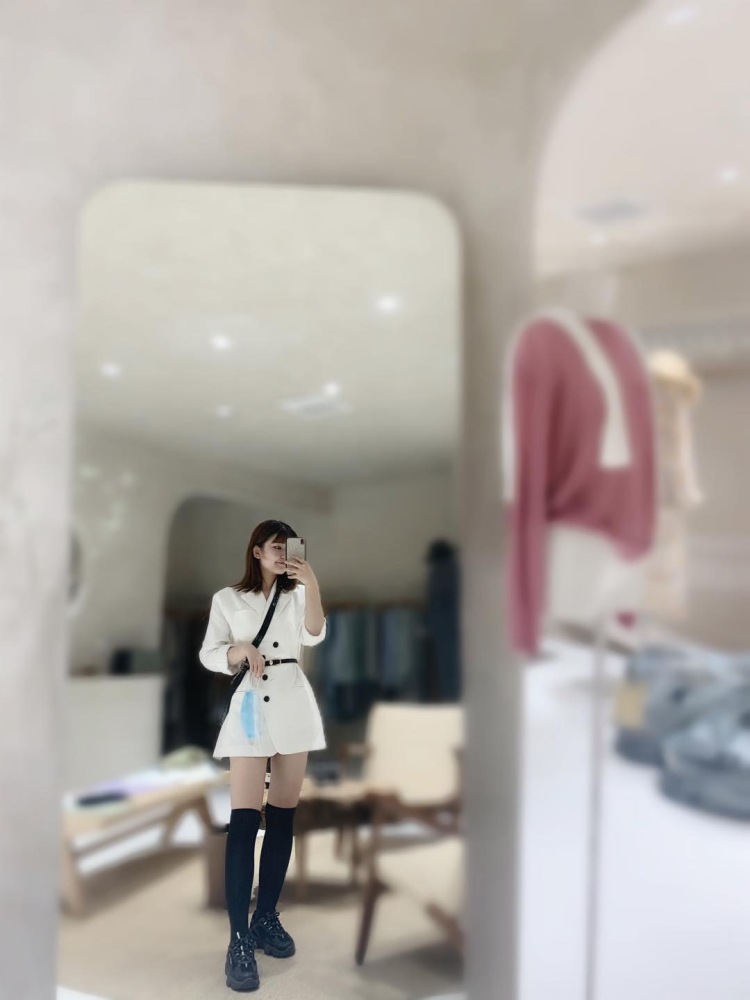 A小莫🎀-广东省·广州市·越秀区-抖音/***-喜欢网红探店，旅游，摄影，有需要寄拍或网红探店🉑️联系，饰品，彩妆，服装都🉑️，本人身高161体重96