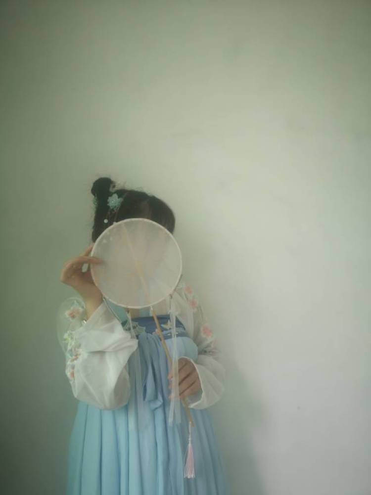 叶子、木有瓣^-贵州省·毕节市·黔西县-快手-寄拍。
汉服,洛丽塔,JK,任何风格都可以,相信我就对了,