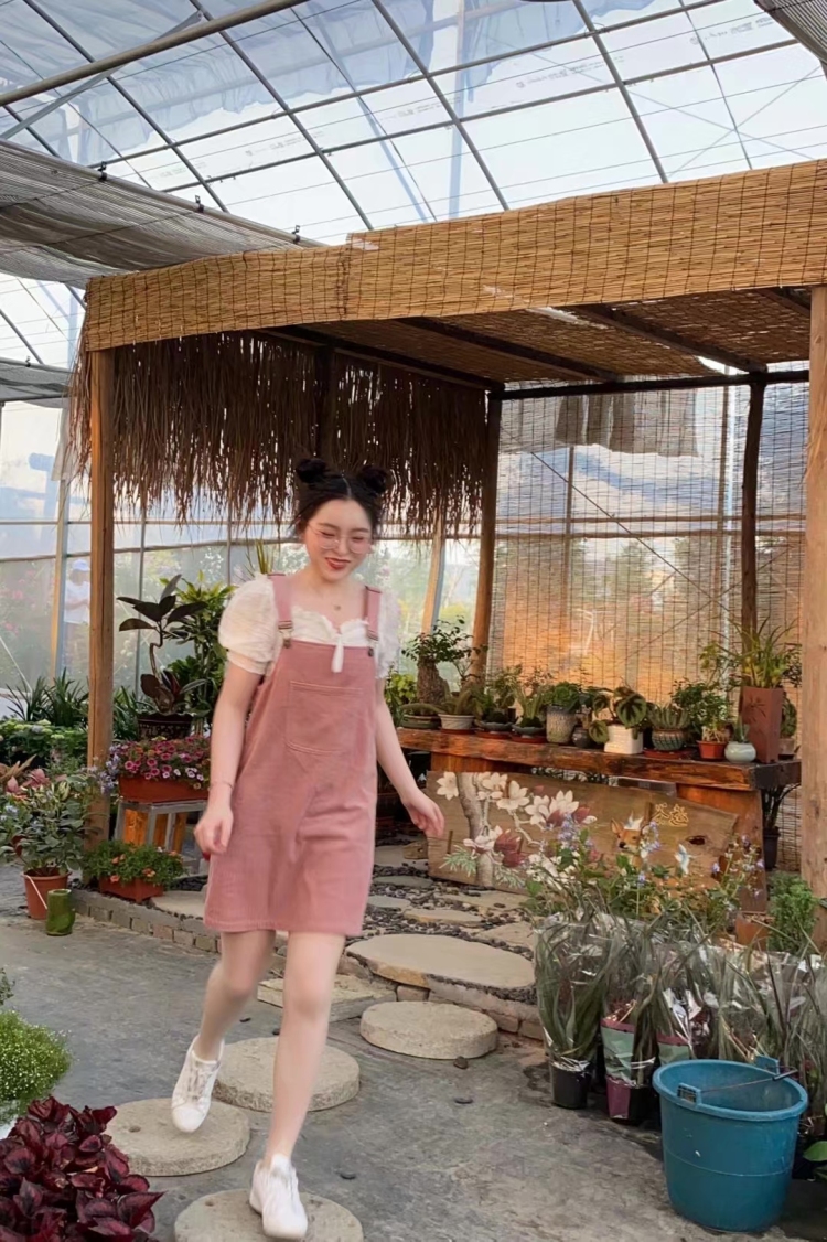 Arianna🌱-浙江省·台州市·路桥区-***-接买家秀(大码女装、饰品、ins风花瓶)
可温柔可萌
会p图和调色