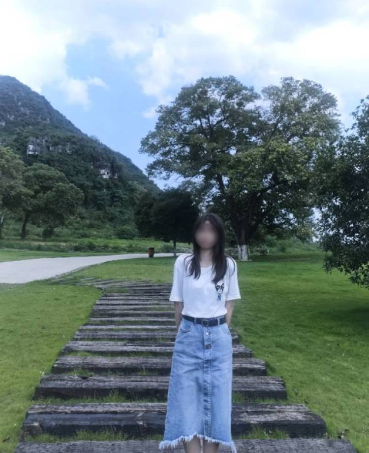 L-广西壮族自治区·桂林市·象山区-快手，抖音-喜欢拍照  爱化妆 风格多变  平时比较多休闲时间  有意可以找我呀