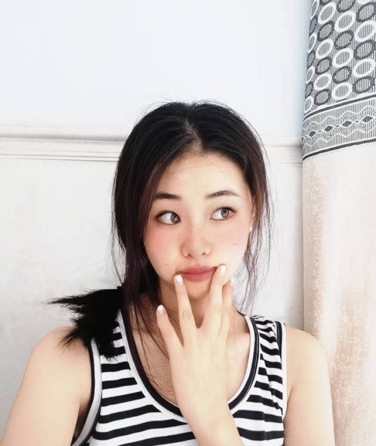 🍬-河北省·张家口市·赤城县-抖音，***，快手-本人身高160体重90
喜欢拍照穿搭，擅长摆拍p图，出图快，语言组织能力强
可以合作买家秀