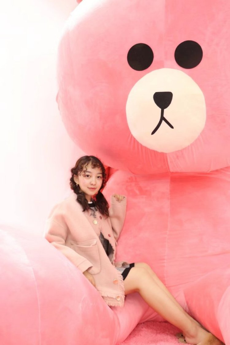 柠檬精本精?-湖北省·武汉市·洪山区--给店内的网红大熊和服装拍照