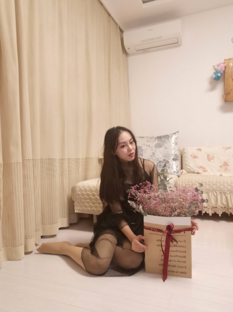 狐小仙``~~-辽宁省·沈阳市·和平区--送拍的买家秀,丝袜单子~出图~
ps:手机前置还是不行,我得学习用单反啦~