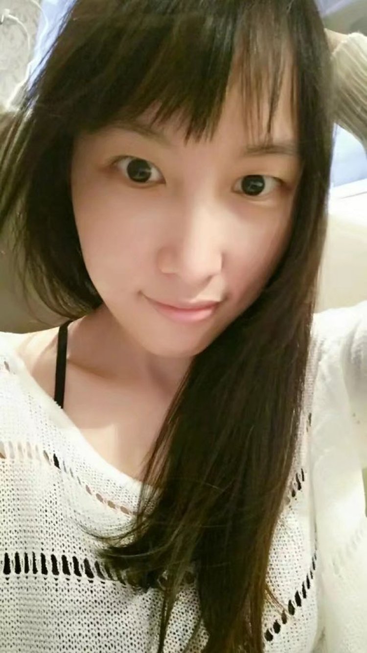 cium-广东省·深圳市·龙华区--想拍拍买家秀哦，欢迎来撩，身高160，体重94斤，四肢比较细。