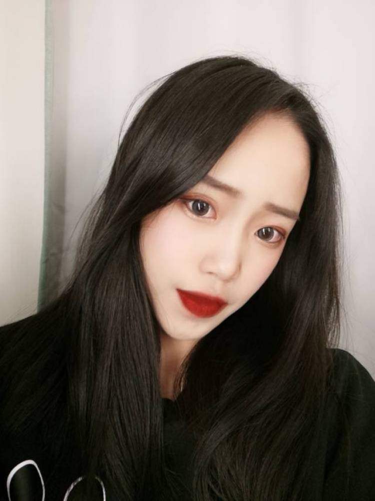 Myyy.-内蒙古自治区·乌兰察布市·集宁区--服装 彩妆 配饰 等等都可以接 自己特别喜欢拍照 也会p图～