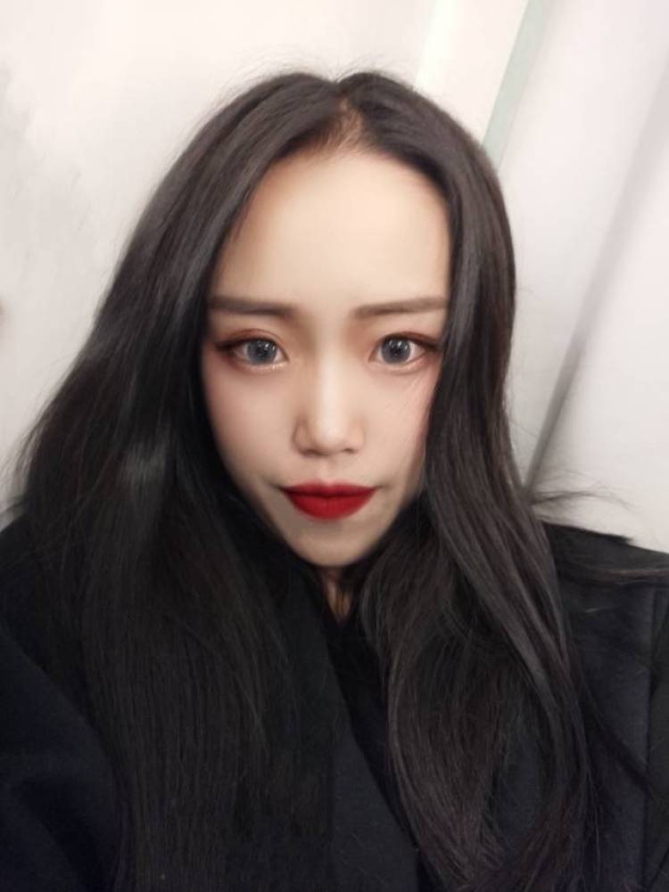 Myyy.-内蒙古自治区·乌兰察布市·集宁区--服装 彩妆 配饰 等等都可以接 自己特别喜欢拍照 也会p图～