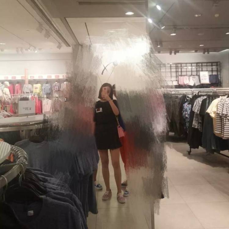 Myyy.-内蒙古自治区·乌兰察布市·集宁区--服装 彩妆 配饰 等等都可以接 自己特别喜欢拍照 也会p图～