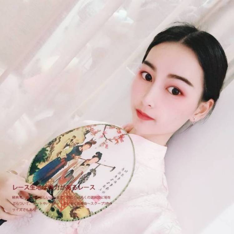 *雅轩*-江西省·南昌市·新建区--刚刚进入平台,做礼仪模特有两年了,现在是大学生一枚,平时有空接接活动做礼模,兼职做网拍,可以做买家秀,试用,主页视频等等,比较适合小清新,优雅风和古风,希望商家能多多和我接触一下 PS:170CM,48kg,鞋码37 三围85 60 87