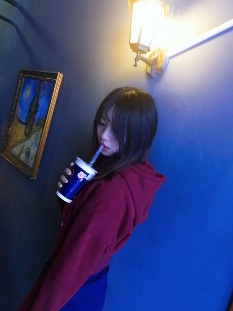 梓樾-上海市·上海市·松江区--商家看这里看这里呀～
本人净身高166  体重50kg
Ins风御姐风都阔以呀～
欢迎联系我～～