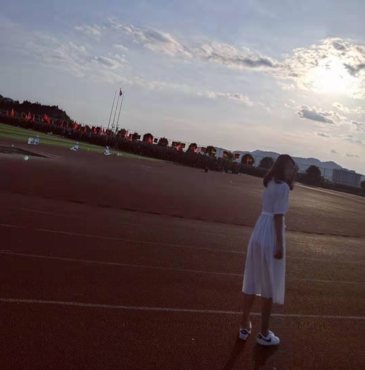 LONG-CY-贵州省·铜仁市·碧江区--身高172cm体重52kg
学生 爱好摄影 修图
有耐心