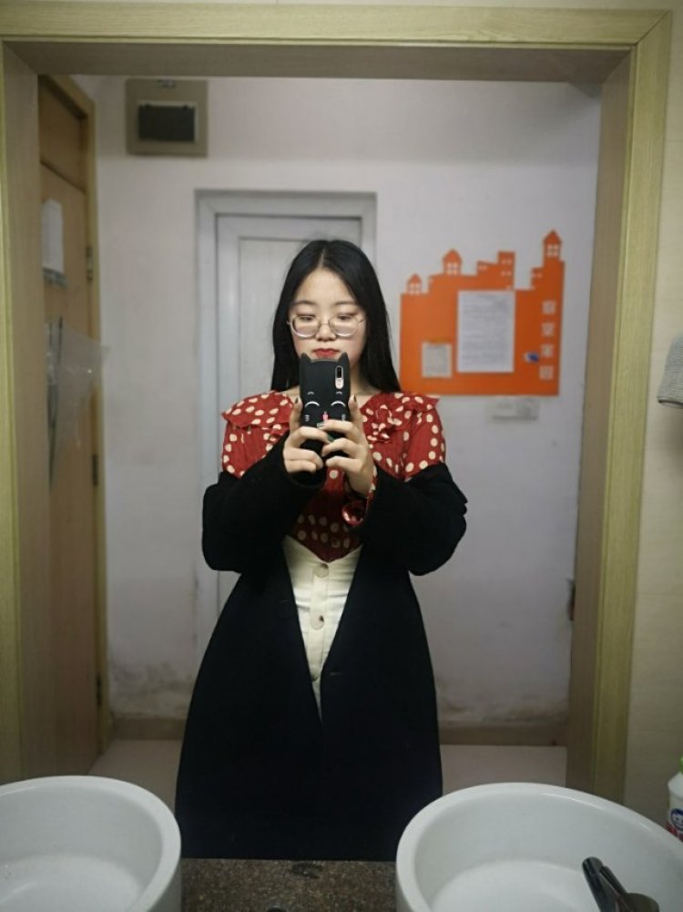 言蹊-浙江省·杭州市·余杭区--可接衣服 美妆 美甲 首饰
出图快 个子高