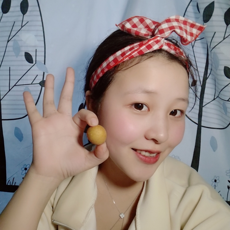 温温-浙江省·杭州市·余杭区--工作说完了说私生活
今天是快乐＋一点小悲伤的日子
穿着? 鞋，化了精致的妆，出门给自己买了花，买了水果和其他的一堆东西。
回寝室以后给自己熬了粥（没错，就是这么全能啊哈哈），还吃了水果（今天是吃龙眼的温温啊），听歌玩手机很是惬意哦！虽然因为不是我个人错误损失了一些? ? ，但是会赚回来的啦！哈哈快乐的周末不能难过！还跟着一个很好的商家学会了视频剪辑制作，又get新技能了！不错哈哈哈，晚安！