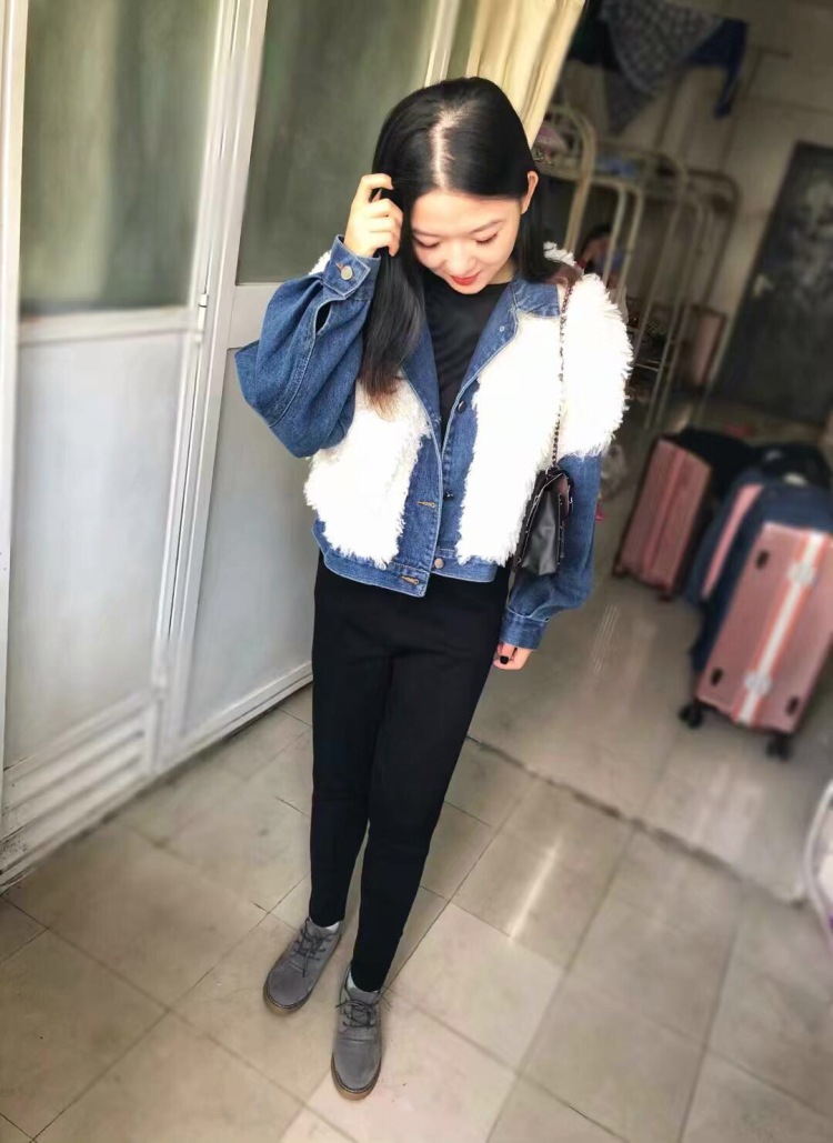 芭比丹?-宁夏回族自治区·石嘴山市·惠农区--学生党一枚 喜欢拍照  擅长自拍 会ps 图 身高163 体重55  包拍满意
