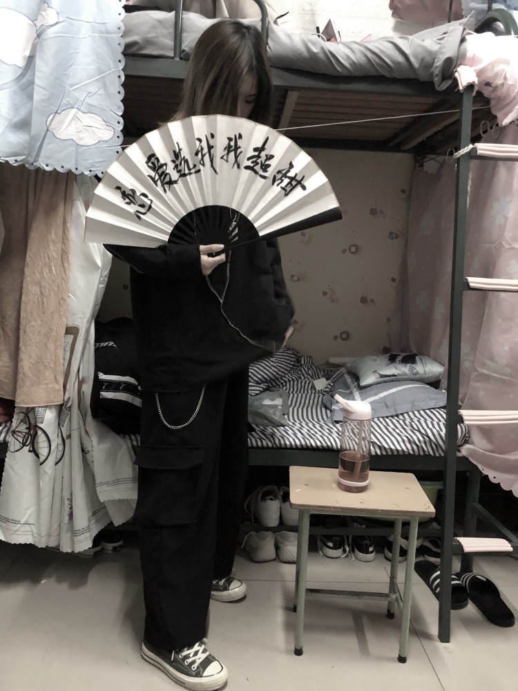 网友一号-安徽省·合肥市·肥西县--在校大学生
时间充裕
热爱拍照
风格偏ins
可以视频拍摄