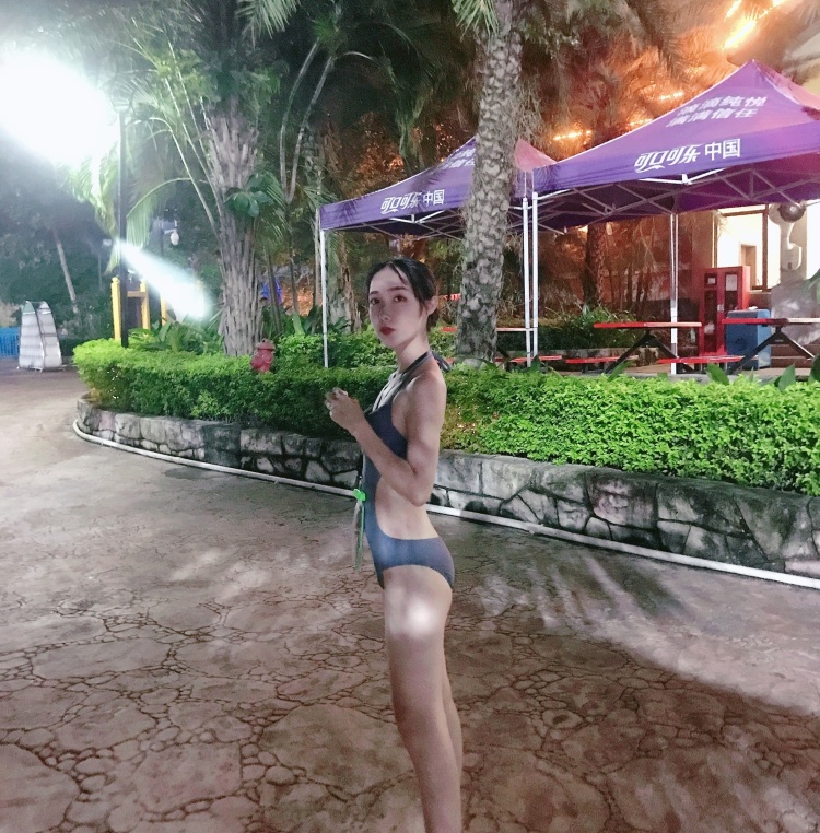 Maleficent?-海南省·海口市·美兰区--身高161cm
体重44kg
穿衣风格可盐可甜
头发可长可短
摄影系，自带单反，手机也行，可拍可后期
衣服也挑人，随缘找单接单