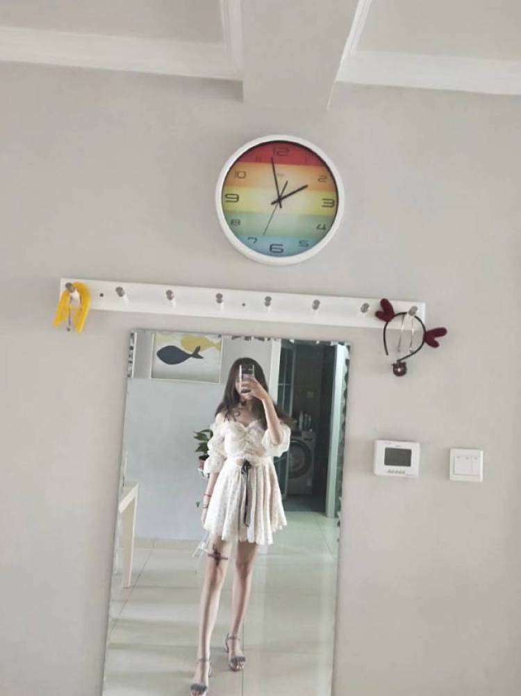 辣妹子✨-新疆维吾尔自治区·昌吉回族自治州·昌吉市--嘻嘻接寄拍，没什么特长，就是喜欢拍照