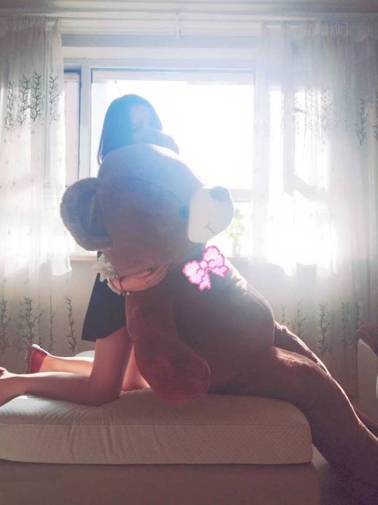 辣妹子✨-新疆维吾尔自治区·昌吉回族自治州·昌吉市--嘻嘻接寄拍，没什么特长，就是喜欢拍照