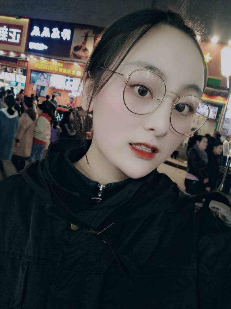 差点变帅.-陕西省·西安市·莲湖区--会拍照，pt图也会一点点，然后小饰品啊什么的都可以拍