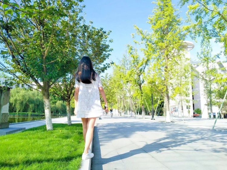 肆陆-四川省·成都市·龙泉驿区--白色连衣裙买家秀