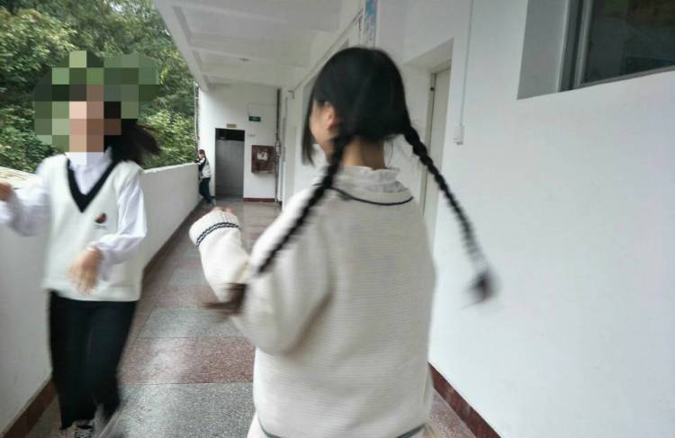酒半@-重庆市·重庆市·万州区-快手-什么风格都行~      会批图~     可以酷酷的，也可以软妹的~   找我就对啦?