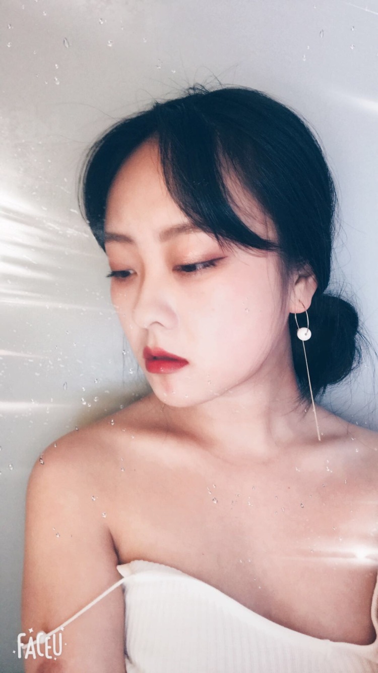 姜饼妹妹-河北省·保定市·蠡县--衣服,食品,饰品都可接单,擅长摄影与化妆,会修图