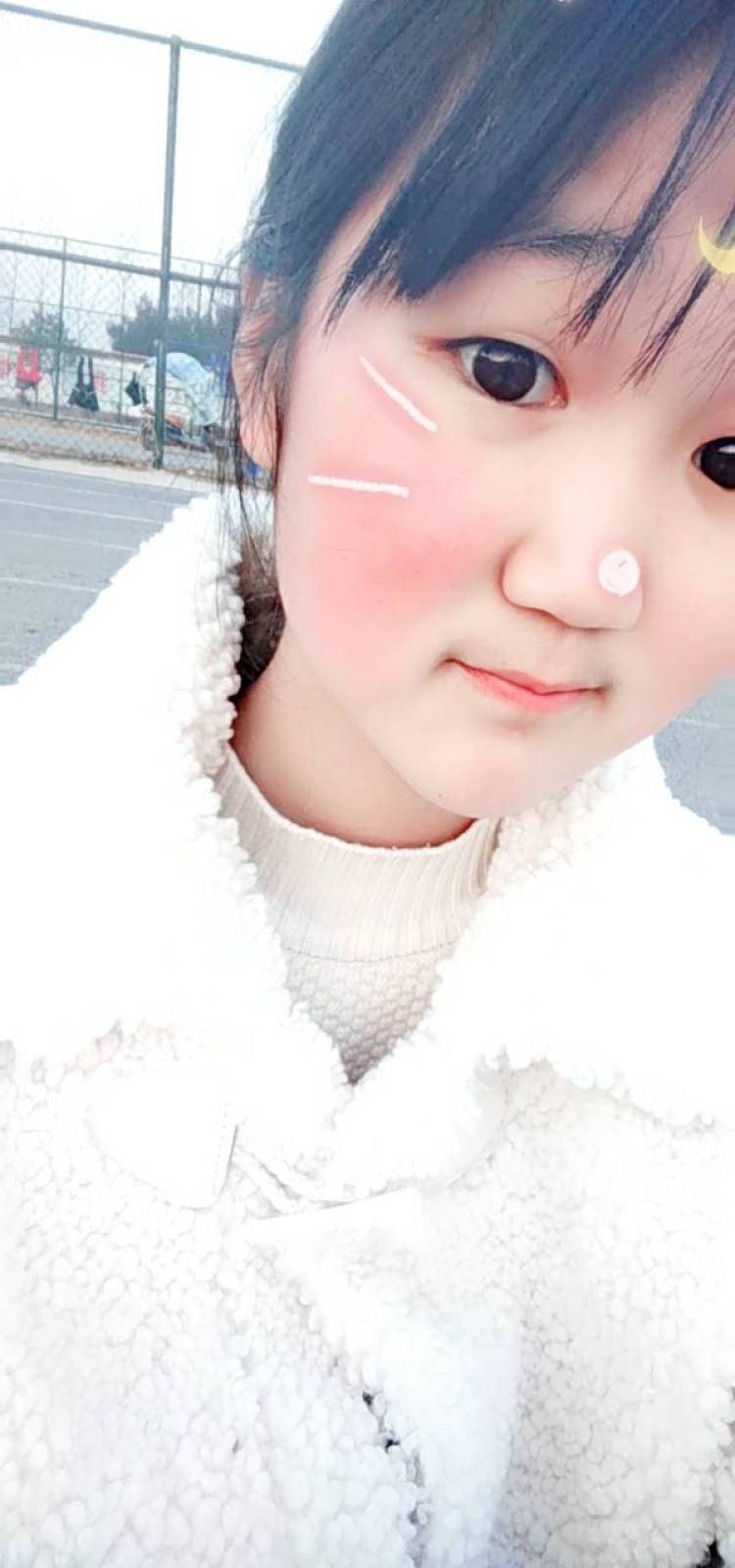 小猪佩奇-安徽省·阜阳市·临泉县--九年级学生，可以帮拍衣服模特，也可以拍些装饰品，会修图，谢谢?