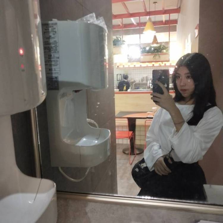 Honey-福建省·福州市·鼓楼区--接网拍 小视频呀~会p图风格多偏日常随拍类时间多找我约单叭