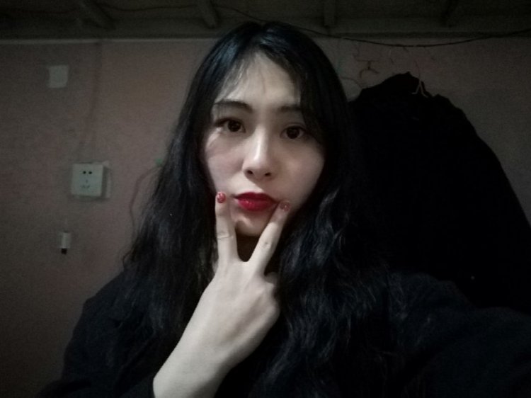 劉硏-四川省·成都市·温江区--接网拍，送拍，特长舞蹈，在校九年级学生，会P图，各种风格都可以，可盐可甜