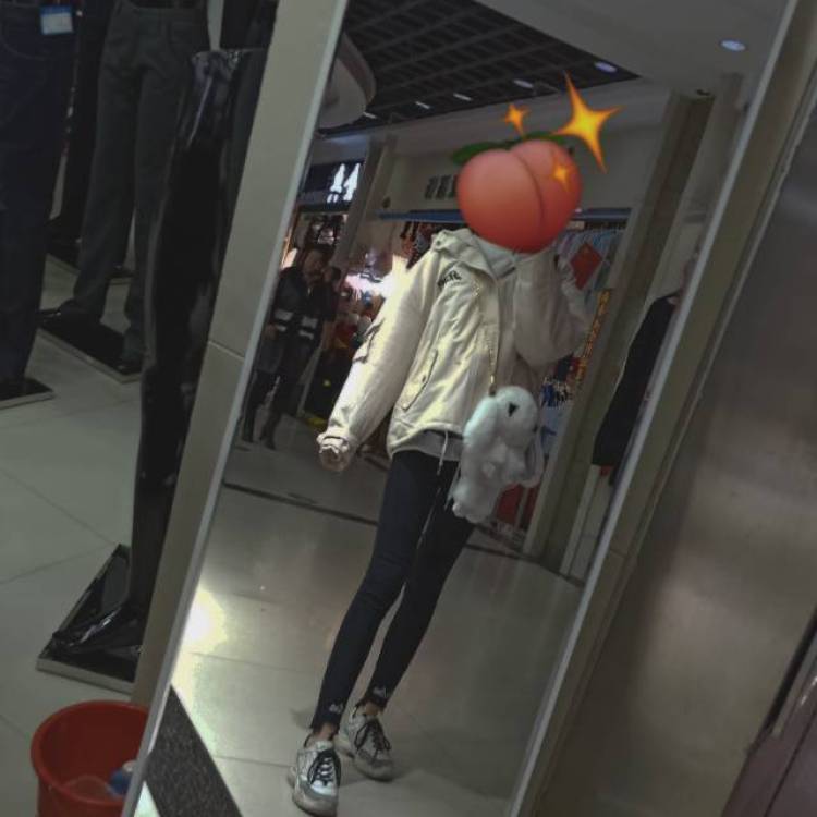 潇潇.-黑龙江省·鹤岗市·工农区--接寄拍。送拍。饰品鞋子衣服都可以，?