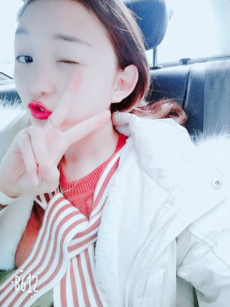 一只萝莉-贵州省·遵义市·红花岗区--接拍衣服,饰品,鞋子,包包,,,,在线等哦