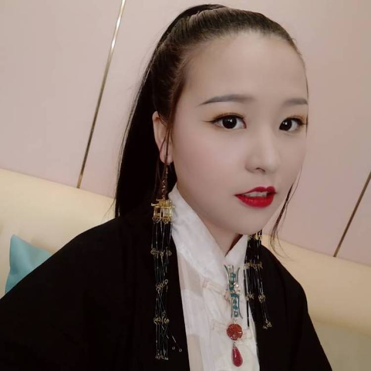 温温-浙江省·杭州市·余杭区--拍的好累啊！写真真的不是简单拍照啊！！
接下来要努力挣钱哈哈哈