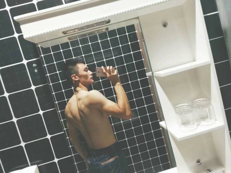小标?-湖北省·武汉市·黄陂区--? 男
? 身高184 
? 体重74