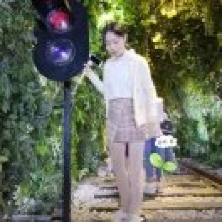 dr18970620527-江西省·九江市·共青城市--从小学过很多东西，毛笔，跆拳道，古筝，尤克里里，希望能够接一些网拍锻炼自己，成为大学生活的一抹风景，成为越来越精致的女孩