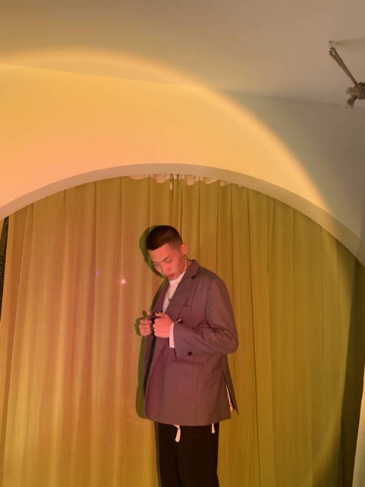 BBB.-内蒙古自治区·呼和浩特市·新城区--刚毕业的大学生 时间充足 会拍照
192 75。