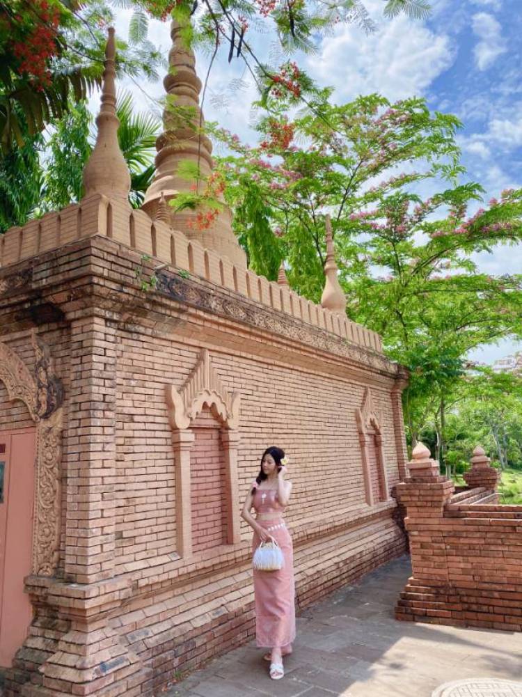 Sunshine💕-江苏省·苏州市·吴中区--老板们好,我是素人90后宝妈👩 育有一儿,身高170 体重120。我是爱时尚爱美的辣妈,同时爱好拍照下午茶打卡。
主接各类风格服装或者亲子服装寄拍、母婴产品或亲子吃喝玩乐的各类测评、买家秀等约单。
本