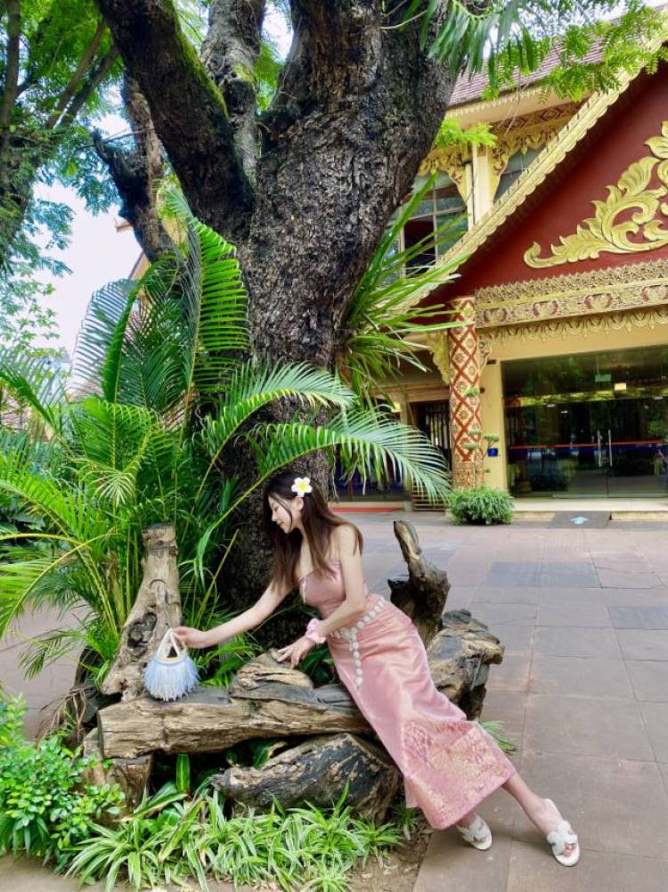 Sunshine💕-江苏省·苏州市·吴中区--老板们好，我是素人90后宝妈👩 育有一儿，身高170 体重120。我是爱时尚爱美的辣妈，同时爱好拍照下午茶打卡。
主接各类风格服装或者亲子服装寄拍、母婴产品或亲子吃喝玩乐的各类测评、买家秀等约单。
本