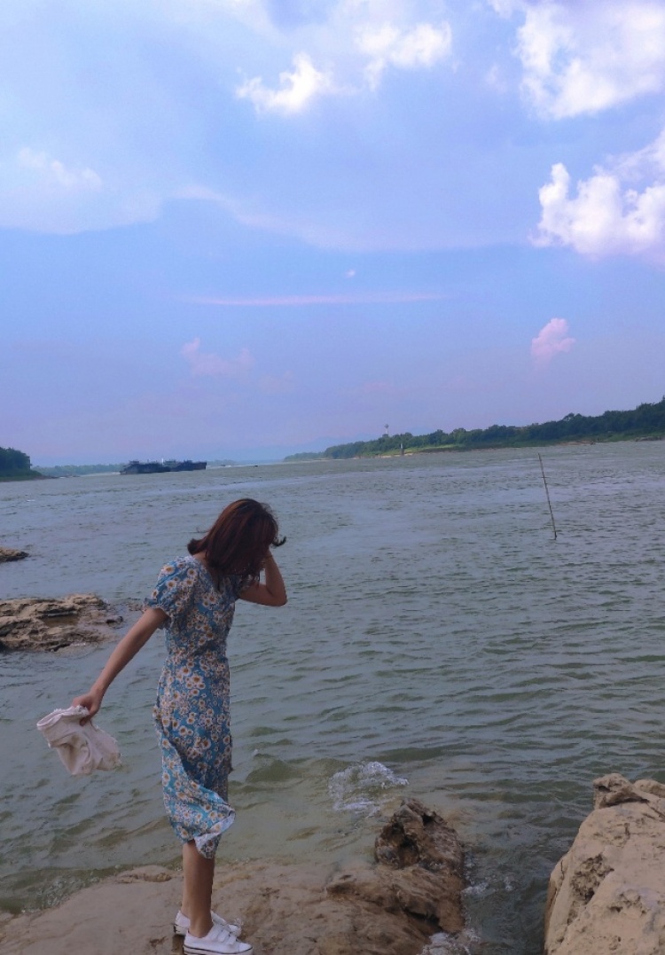 小吴-广西壮族自治区·贵港市·桂平市-抖音,快手,微博,***-爱拍摄,会ps,会修图,对卖家秀,服装。寄拍感兴趣,会拍短视频。