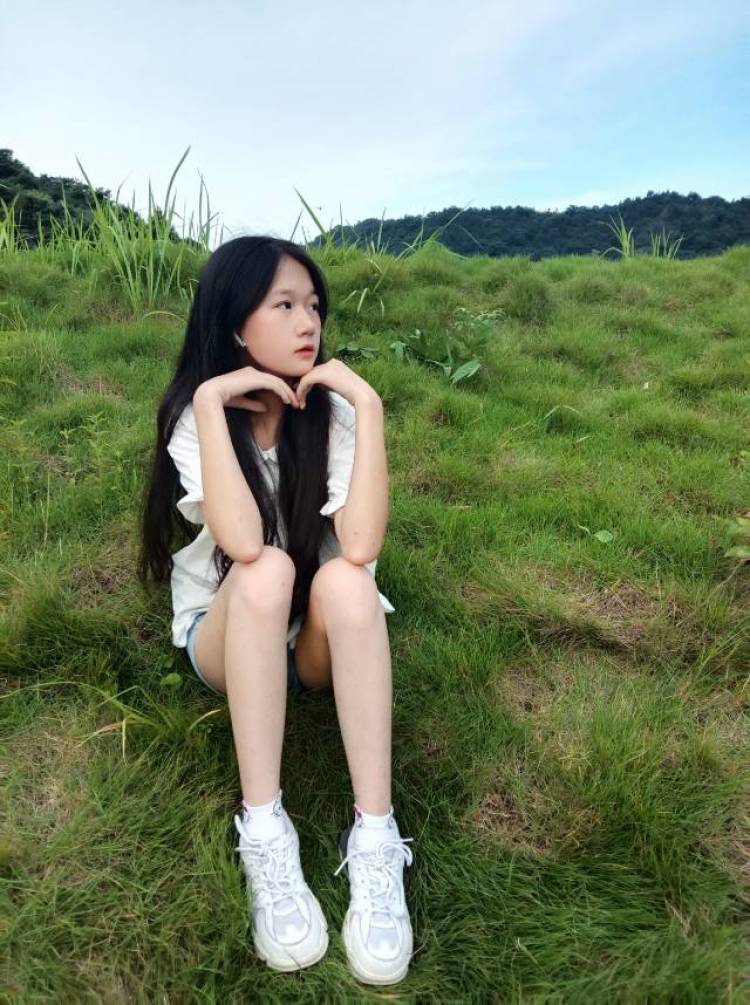 十五扎扎-湖南省·长沙市·岳麓区-最右，***，快手-我喜欢拍照，喜欢修图，我是一名学生，专业是电商美工，有好的修图技术，可以接服装和饰品各类商品的单子，承接买家秀，模特，美工等。希望以自我价值实现商家效益，期待与你的合作。