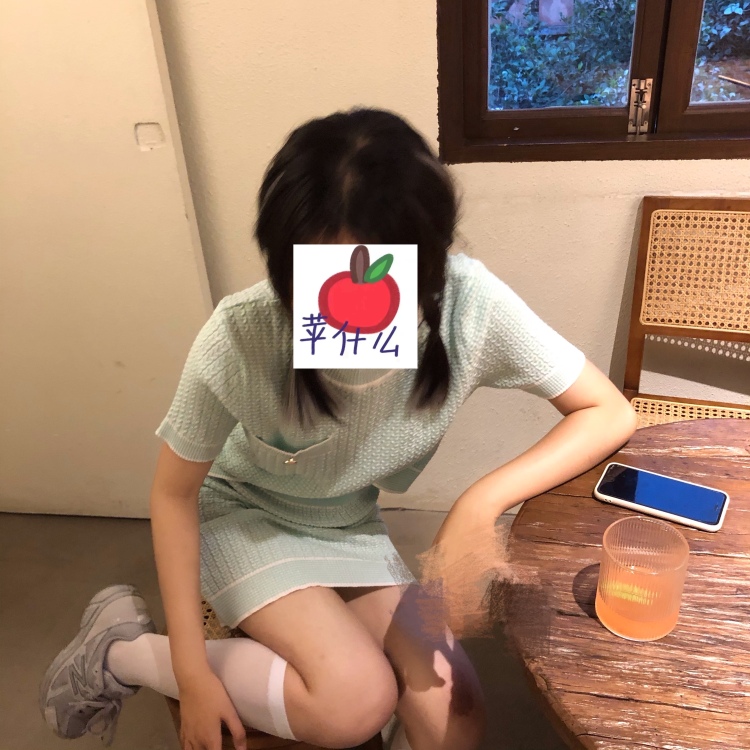吃不饱-福建省·漳州市·芗城区-抖音-素人模特 接寄拍衣服包包都可 当下流行款式 身高158 体重83 会p图