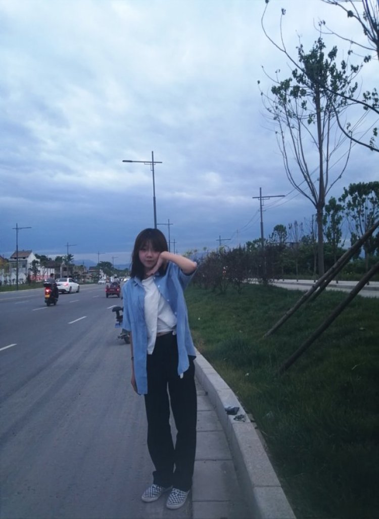 木子-陕西省·咸阳市·兴平市--唱歌🎤 拍照，修图，可帮人修图，找我接单，只限微信收款，有意者请联系我